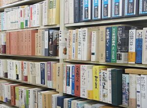 本棚の背景⑦1900880